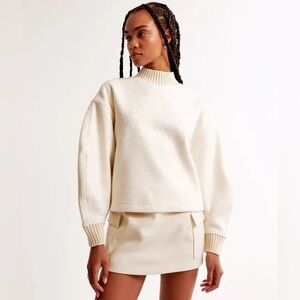 new Abercrombie & Fitch Bouclé Mock Crew Sweatshirt Cream White size M Medium